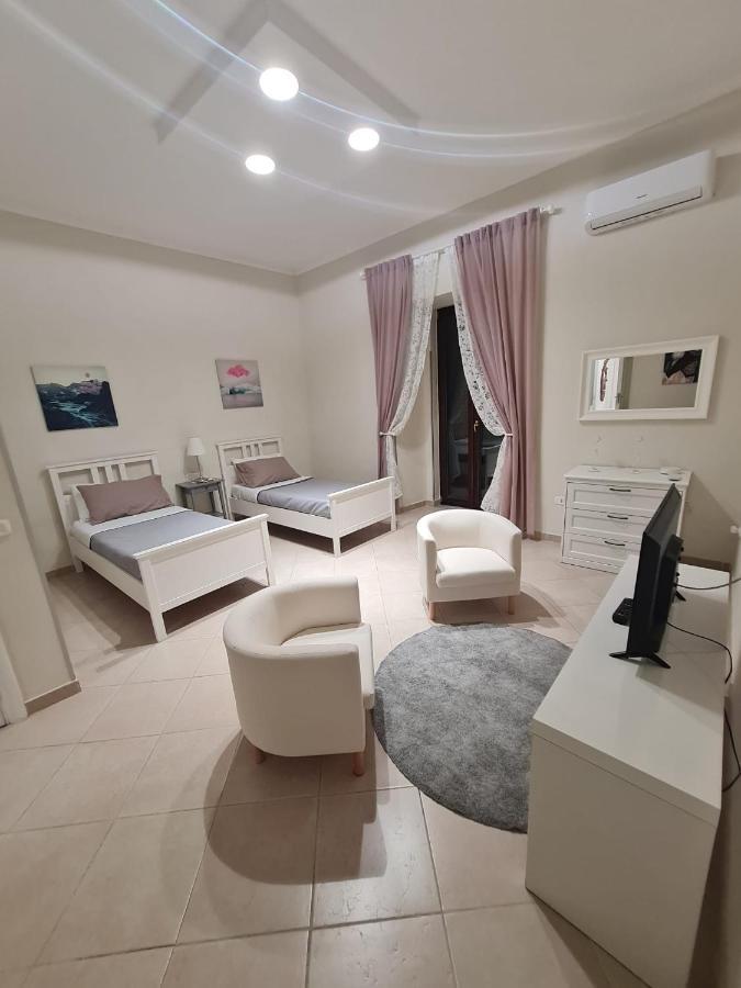 Palizzi'S Home Behind Plebiscite Square Napoli Ngoại thất bức ảnh